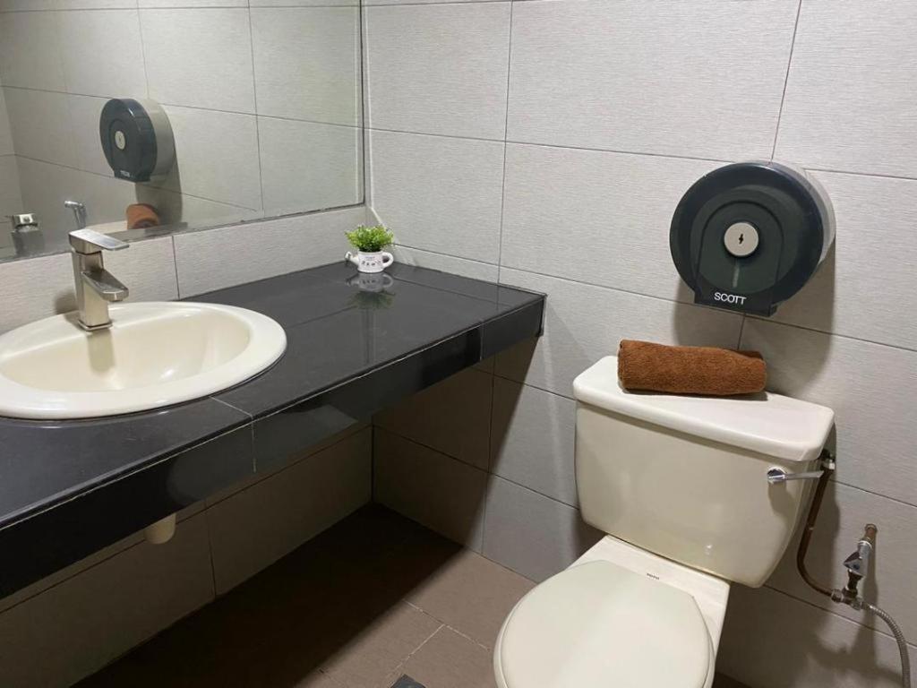 Hotel Perdana Lawas Exteriör bild